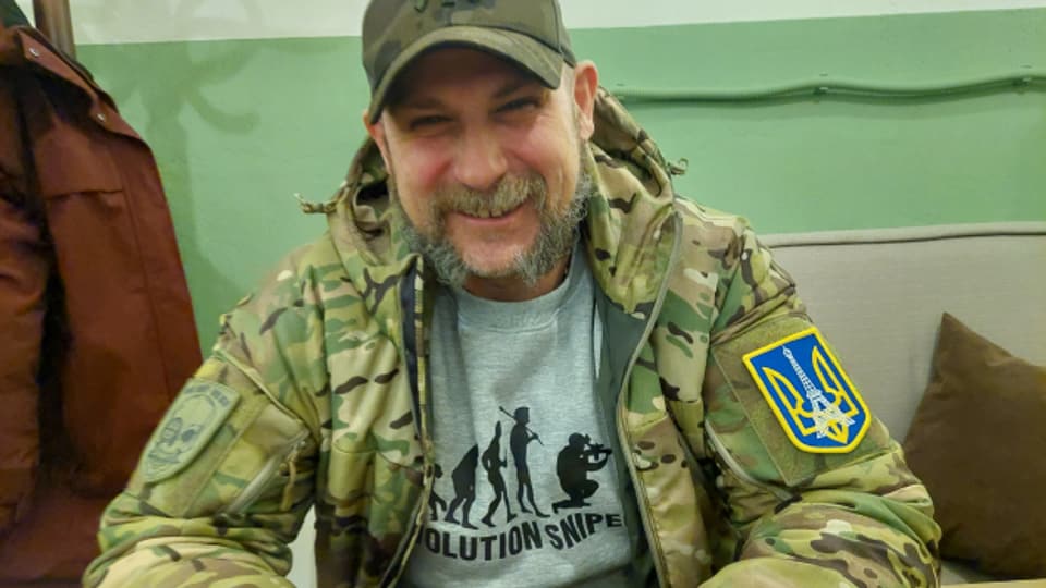 Der frühere Fremdenlegionär Franck tötet freiwillig als Scharfschütze an der Front in der Ukraine.