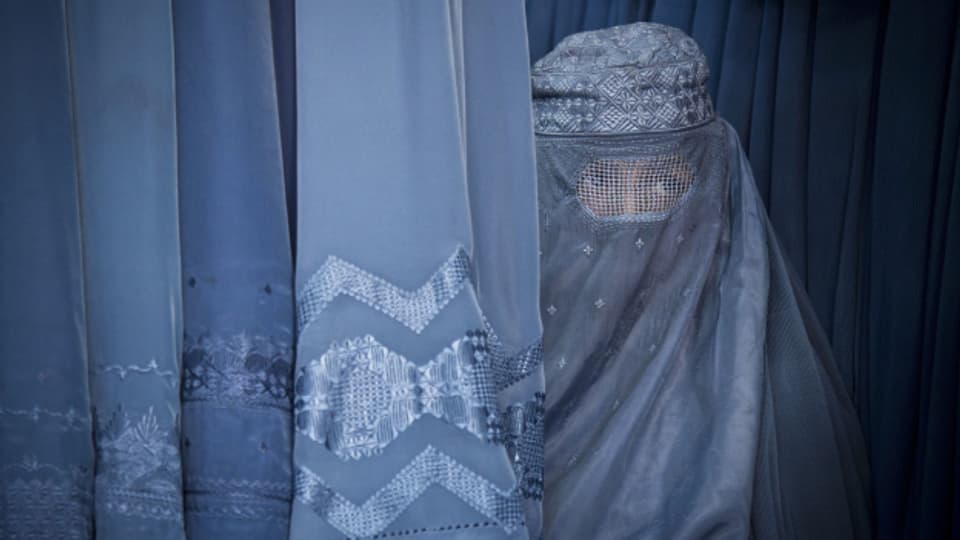 Afghaninnen, die im Ausland ein humanitäres Visum für die Schweiz beantragen, erhalten kein Asyl.