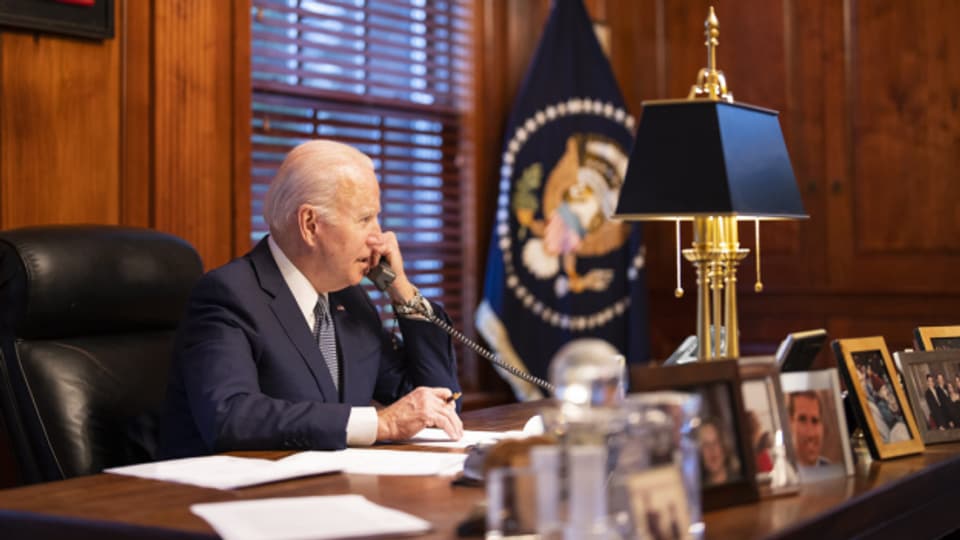 US-Präsident Joe Biden und der russische Präsident Wladimir Putin haben fast eine Stunde miteinander telefoniert.