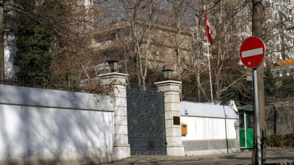 Auf Schweizer Botschaften wie hier in Teheran können Geflüchtete um humanitäre Visa ersuchen.