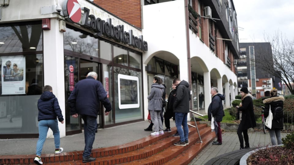 Kuna in Euro wechseln vor dem Jahreswechsel in Zagreb.