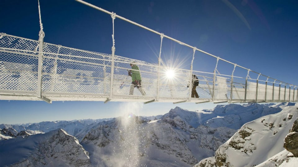 Viel Schnee in der Zentralschweiz - Hängebrücke auf dem Titlis