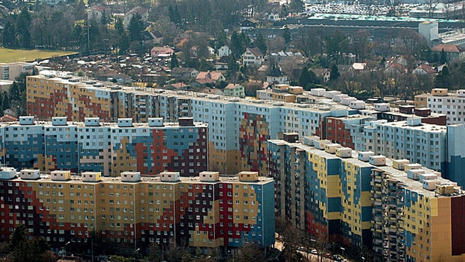 Luftaufnahme der Genfer Wohnsiedlung Avanchets; nur eine von vielen Möglichkeiten, verdichtet zu bauen.