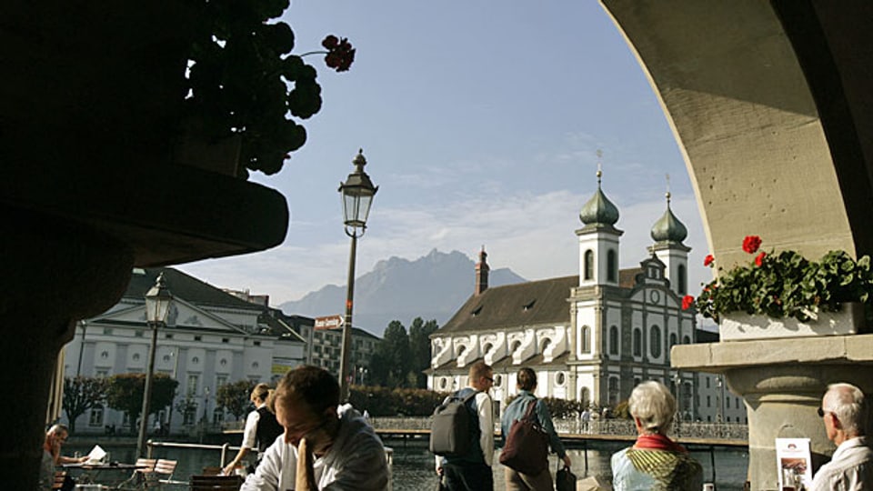 Blick auf die Jesuiten-Kirche in Luzern.