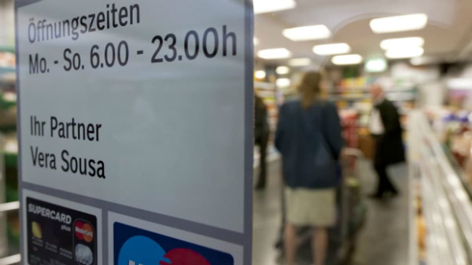Öffnungszeiten für Läden im Flughafen Zürich.