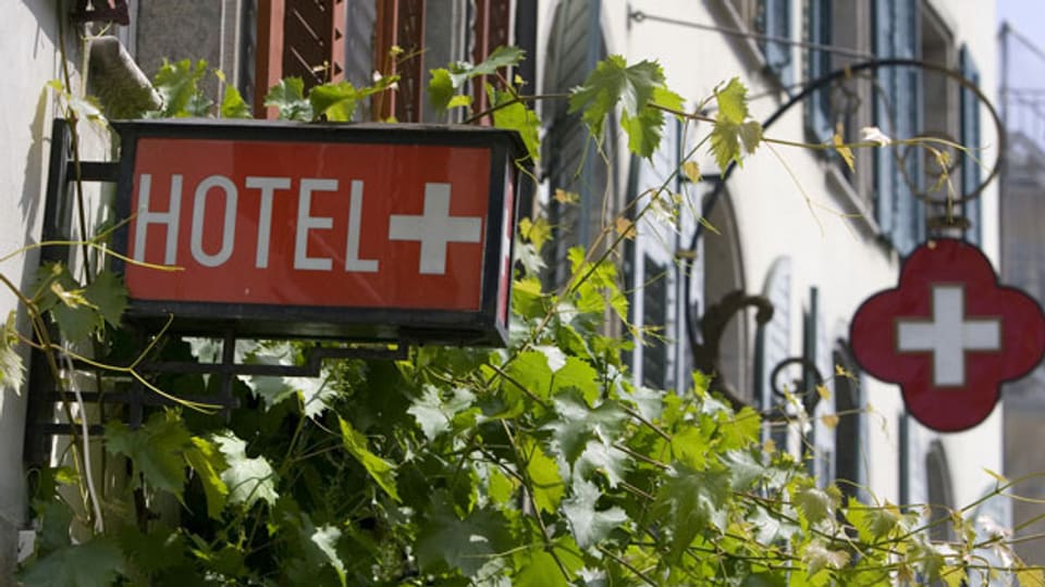Wirthausschild des Hotels «Kreuz» in Solothurn. Das «Kreuz» war die erste Genossenschaftsbeiz der Schweiz.
