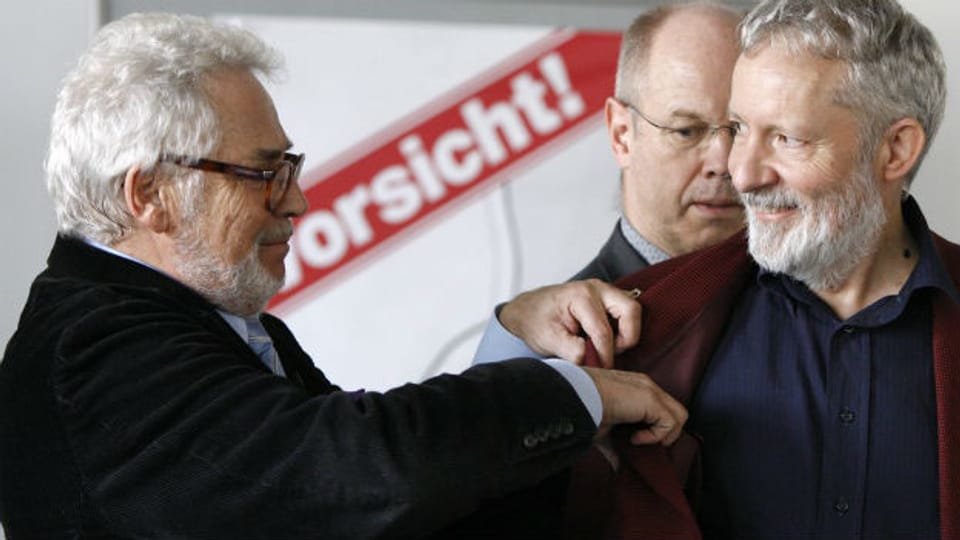 Trickdiebkünstler Charly Borra (links) verrät der Zürcher Stadtpolizei die Tricks der Taschendiebe