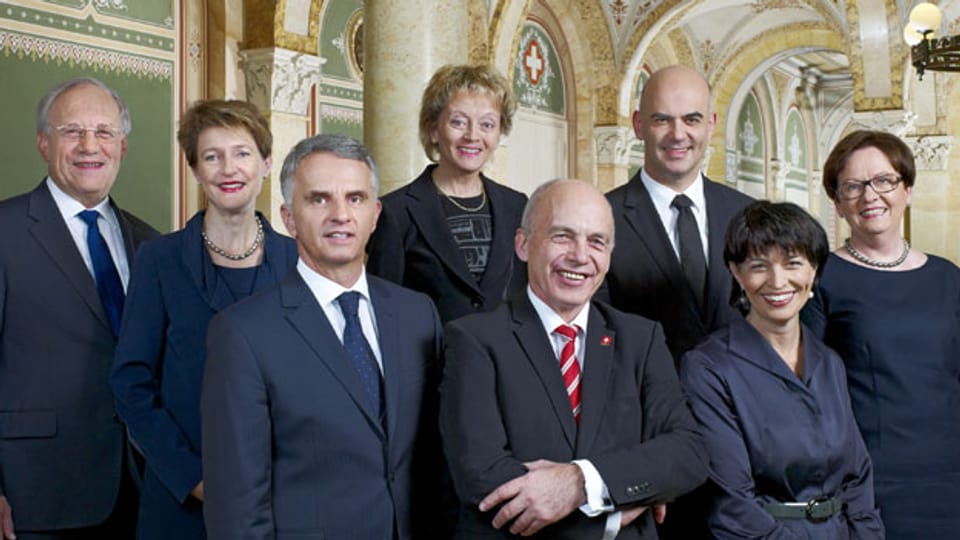 Die Schweizer Stimmbürger wollten bis anhin den Bundesrat nicht selbst wählen. So  sagten sie bereits zweimal deutlich klar NEIN zur Bundesratswahl durch das Volk. Bild des Gesamtbundesrats 2013.
