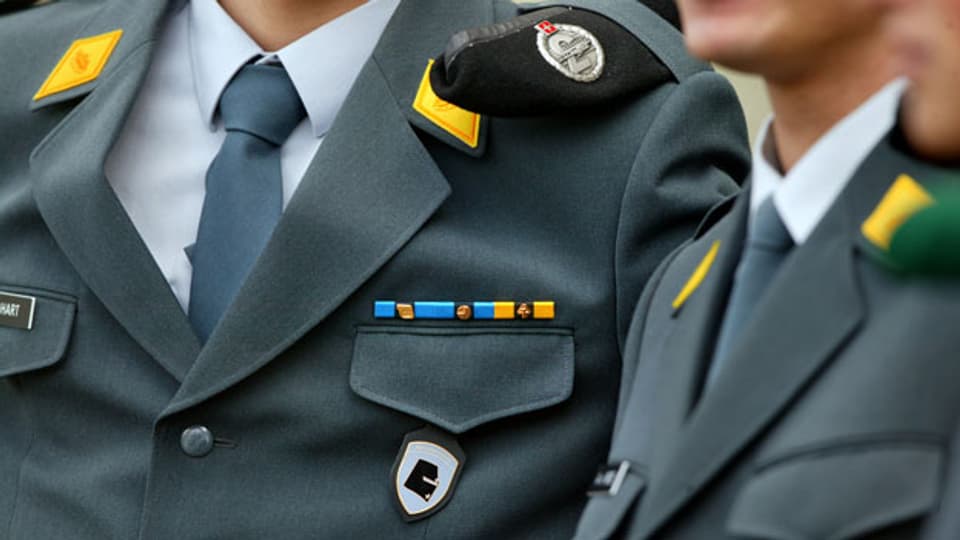 Die Schweizer fühlen sich sicher und befürworten wieder vermehrt die Wehrpflicht und den Dienst an der Allgemeinheit.