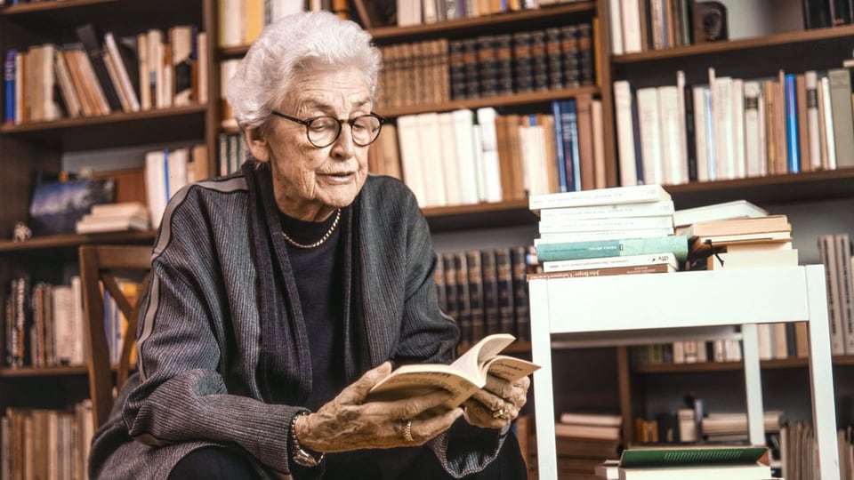 Die Schriftstellerin und Journalistin Laure Wyss würde am 20. Juni 2013 100 Jahre alt. Archiv-Aufnahme vom 19. Januar 1998 in Zürich.