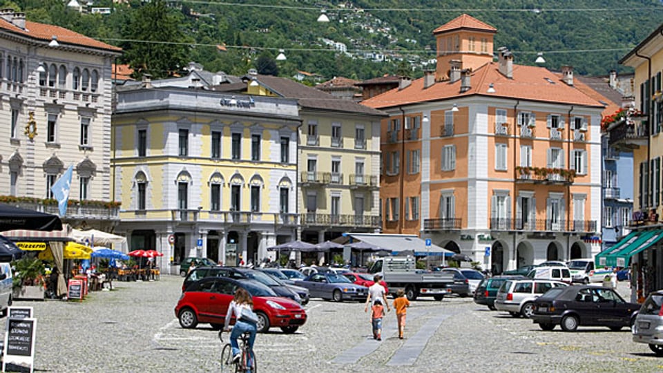 Vom norditalienischen Varese ins Tessin gezogen: Vieles erinnert an die Heimat, aber die Aussichten sind in der Schweiz besser. Bild: Piazza Grande in Locarno.