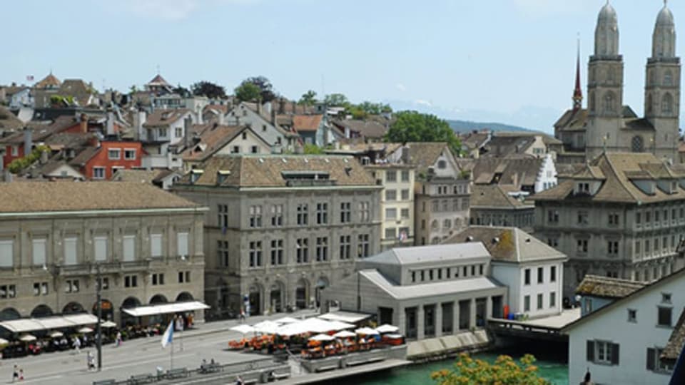  Immer mehr Büros im Zentrum von Zürich stehen leer. Bild: Blick auf die Zürcher Altstadt.