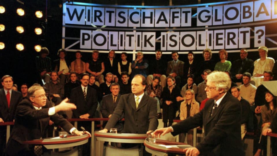 20 Jahre «Arena»: Filippo Leutenegger, Peter Bodenmann (rechts) und Christoph Blocher (links) in der Arena-Sendung vom 4. Dezember 1998.
