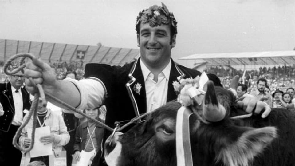 König Hunsperger Ruedi am Schwingfest 1974.