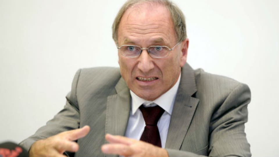 Der Zürcher Regierungsrat Martin Graf an einer Medienkonferenz zum Fall «Carlos».