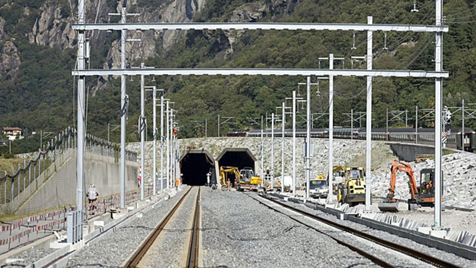 Im Ständerat überwog die Einsicht, dass der 19 Milliarden teure NEAT-Tunnel am Gotthard nur dann Sinn macht, wenn der Verkehr dorthin auch flüssig rollt. Bild: Südportal des Gotthard-Basistunnels.