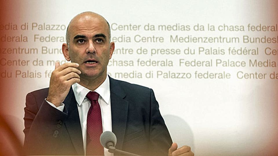 Gesundheitsminister Alain Berset informiert am 26. September in Bern über die Krankenkassenprämien 2014.
