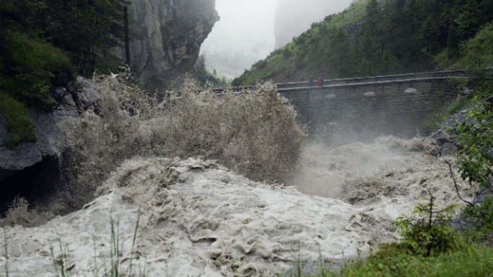Hochwasser in der Kander am Ausgang des Gasterntals bei Kandersteg am 29. Juli 2013.