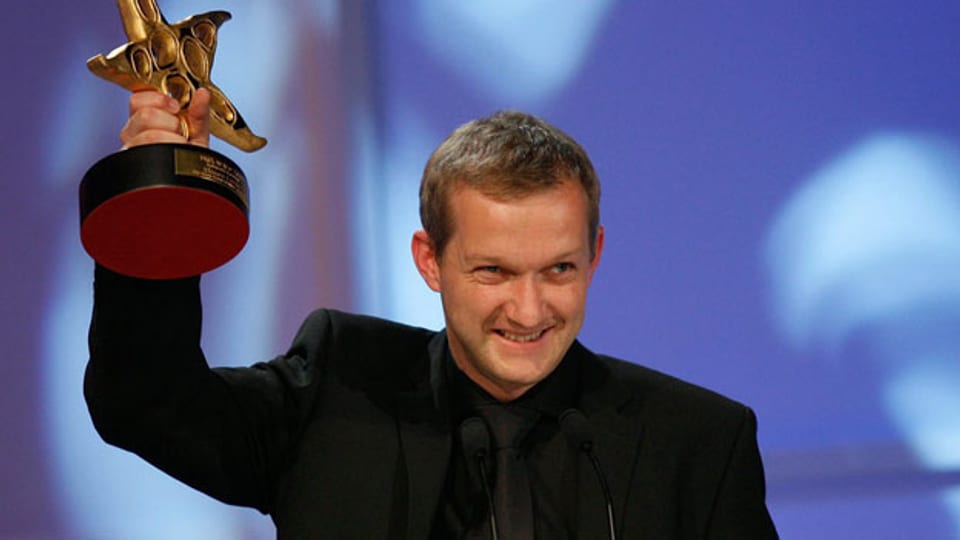Simon Enzler, Sieger der Kategorie Comedy, spricht während der Prix Walo Gala am Sonntag, 19. April 2009 in Interlaken.