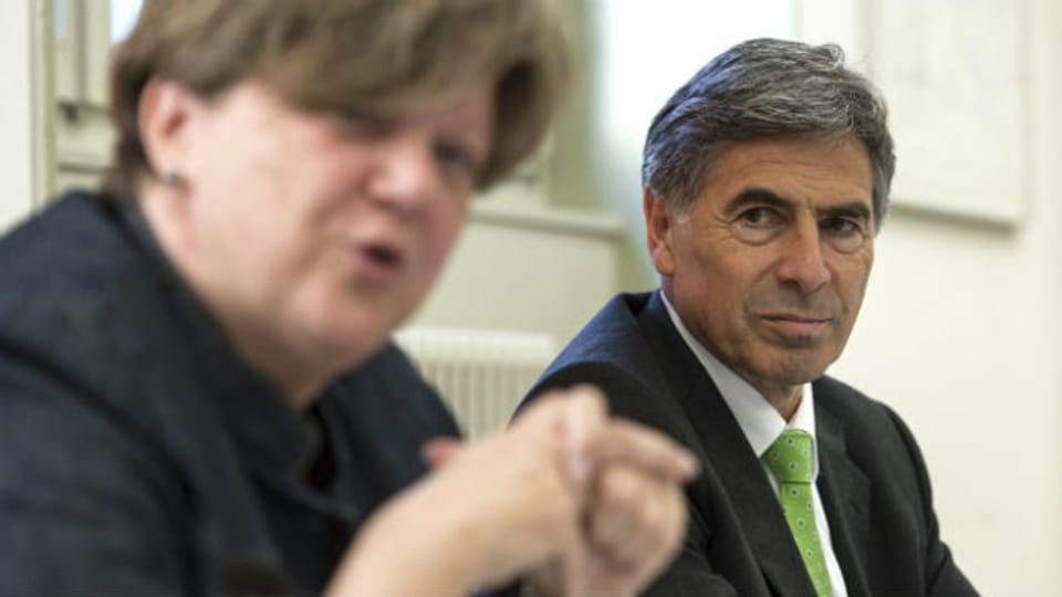 Noch-EDK-Präsidentin Isabelle Chassot stellt ihren Nachfolger Christoph Eymann vor.