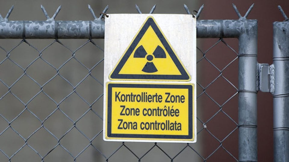 Ist die Sicherheit bei Kernkraftwerken verhandelbar ? Ein Warnschild für Radioaktivität im AKW Mühleberg.