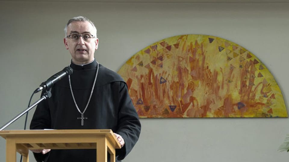 Abt Martin Werlen, Vorsteher des Klosters Einsiedeln spricht an einer Medienkonferenz, am 7.  November 2013, in Bern. Die 12-jährige Amtszeit von Werlen in Einsiedeln läuft ab.