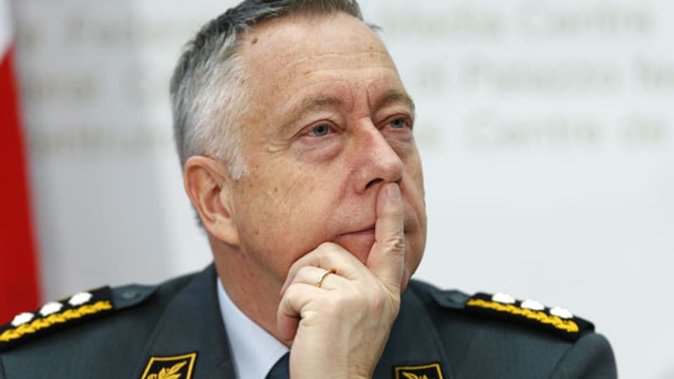 Armeechef André Blattmann während einer Pressekonferenz am 26. November 2013 in Bern.