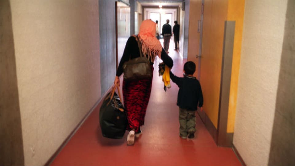  Asylsuchende Frau mit Kind in der Empfangsstelle für Flüchtlinge in Basel.