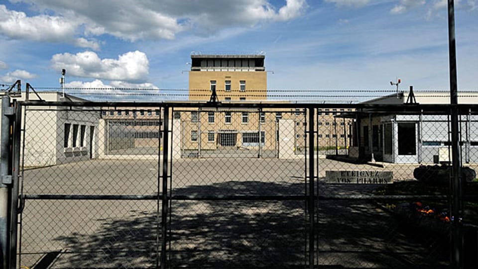 Die Aufseher in der waadtländischen Strafanstalt Bochuz hatten Angst vor dem Häftling. Deswegen rückten sie nicht sofort ein, als in seiner Zelle Rauch ausbrach.