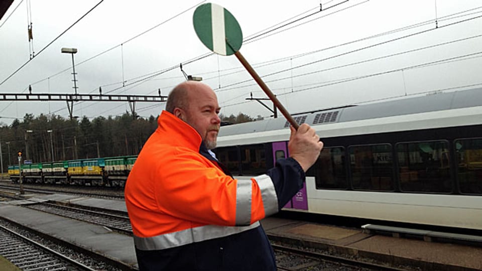 Horst Bödeker, Fahrdienstleiter auf dem Bahnhof Zweidlen.