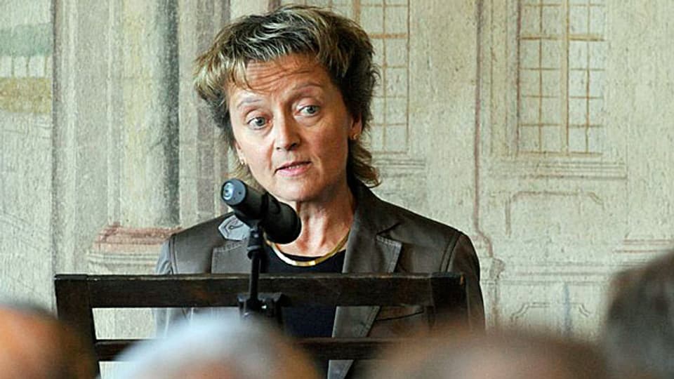 Bunbdesrätin Eveline Widmer-Schlumpf entschuldigt sich am 10. September 2010 offiziell bei allen Versorgten für erlittenes Leid.