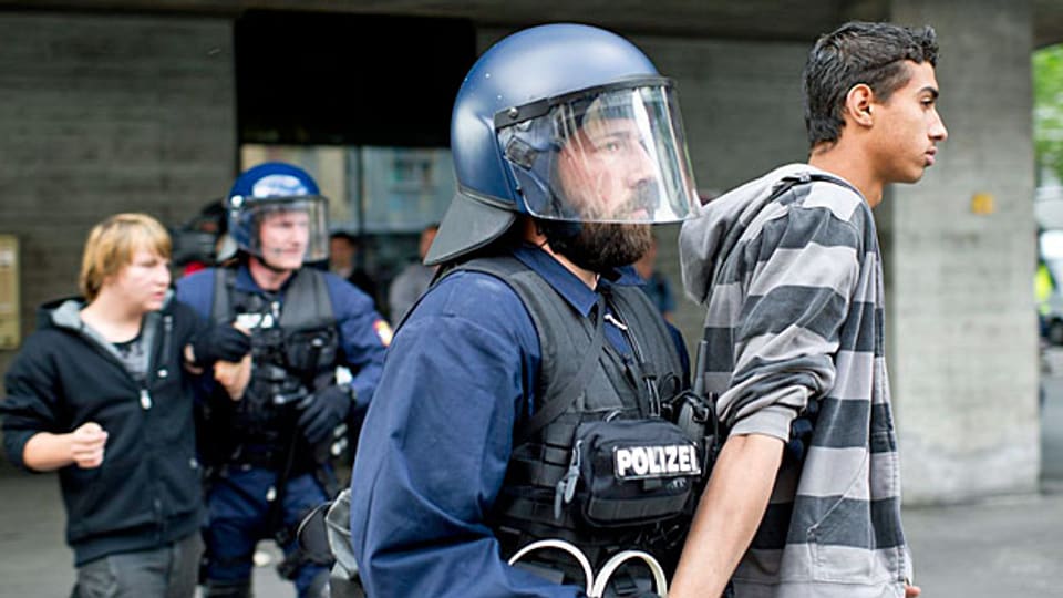 1. Mai 2011: Die Polizei verhaftete viele Demonstranten noch vor dem Ende der offiziellen Kundgebung.