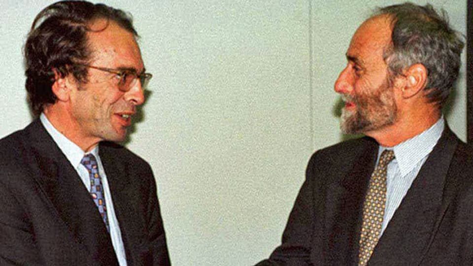 Jakob Kellenberger (rechts), 1997 als Staatssekretär mit EU-Verhandlungsführer François Lamoureux - vor Beginn der Bilateralen Verhandlungen zwischen der Schweiz und der EU in Brüssel.