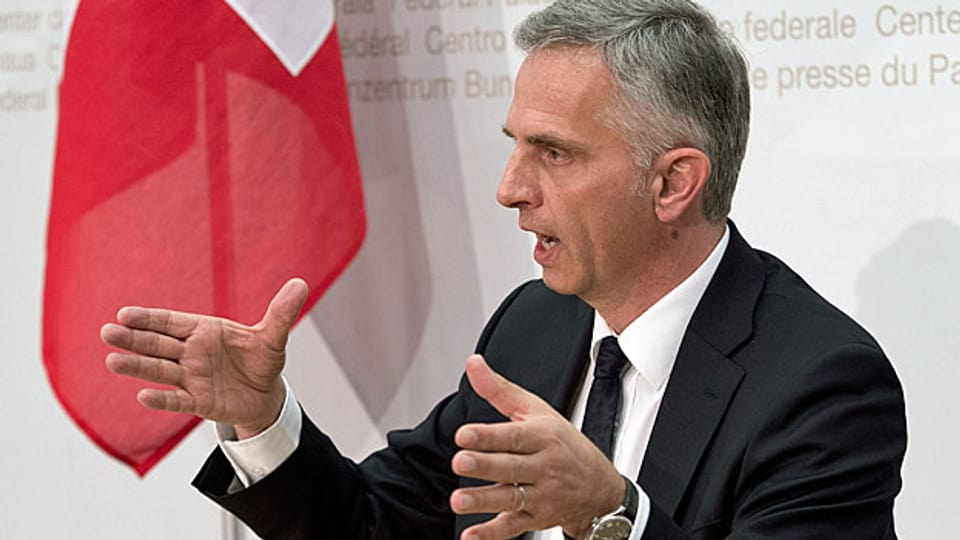 Bundespräsident Didier Burkhalter informiert über die Beshclüsse des Bundesrates zum Verhältnis Schweiz-EU nach dem Ja zur Initiative gegen Masseneinwanderung.