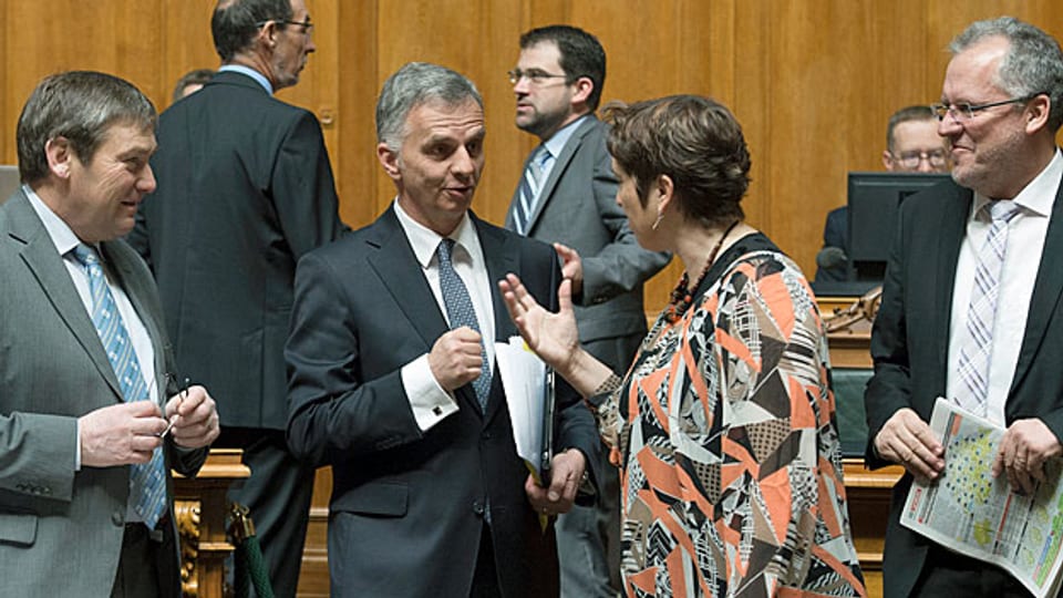 Bundespräsident Didier Burkhalter (Mitte)  während der Beratungen zum Aussenpolitischen Bericht im Nationalrat.