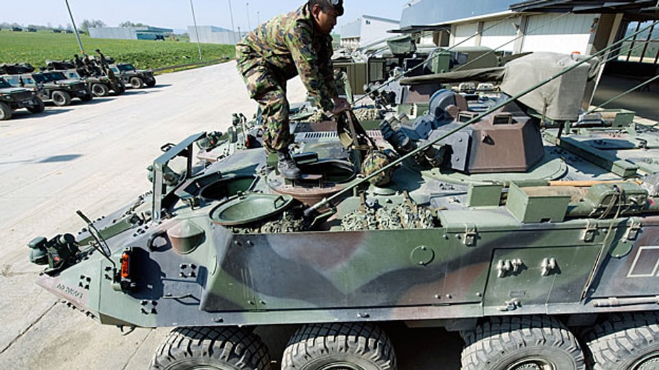 Kriegsmaterial-Exporte sind nur noch dann verboten, wenn das Material direkt für Menschenrechtsverletzungen eingesetzt wird. Bild: Ein Piranha-Panzer der Schweizer Firma Mowag.