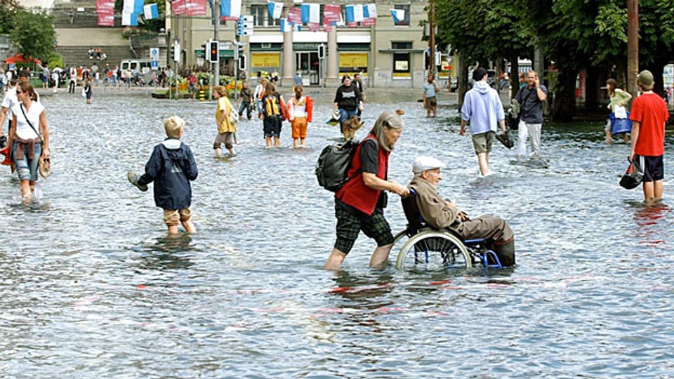 Das Hochwasser von 2005 sorgte auch in Luzern für ungewöhnliche Situationen.