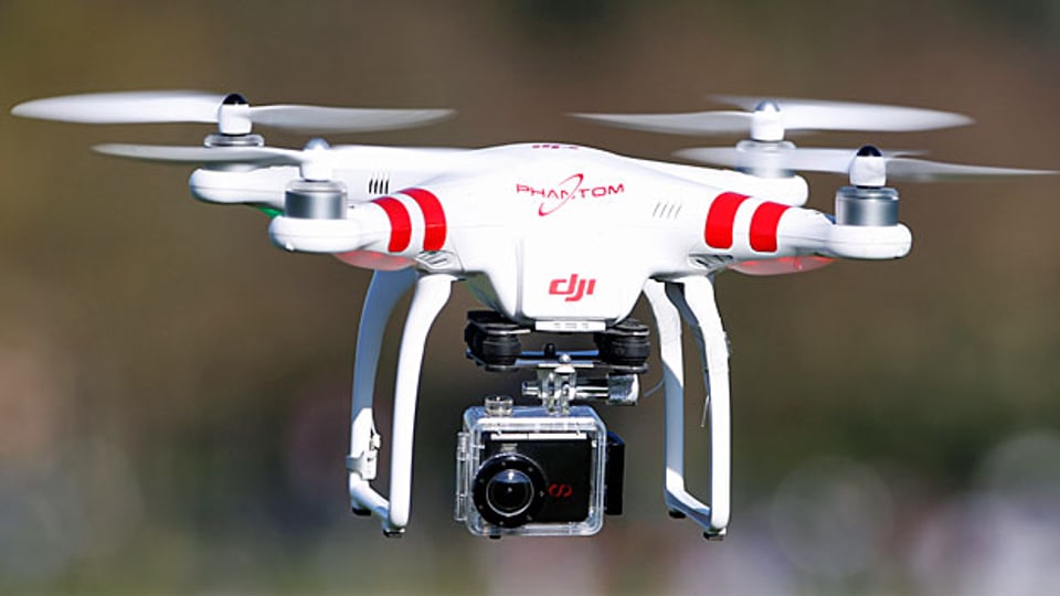 Drohnen haben grosses Potential im zivilen Bereich, etwa, um Stromleitungen abzufliegen oder ein Katastrophengebiet zu überblicken.