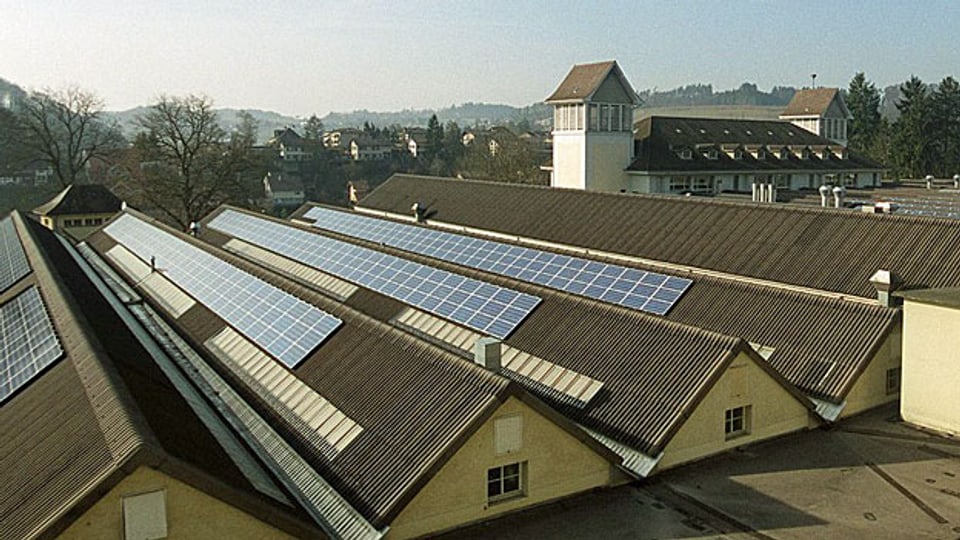 Private BesitzerInnen kleiner Photovoltaik-Anlagen sollen ab 2015 mit einer einmaligen Vergütung aus dem KEV-Topf rechnen können.