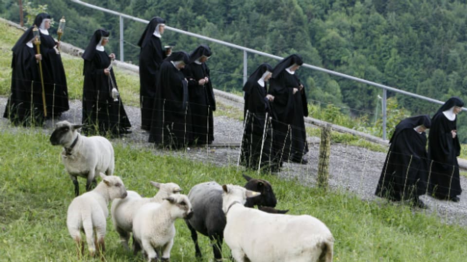 Die Klosterfrauen von Maria-Rickenbach bei der Prozession zum Fronleichnamstag im Juni 2009.