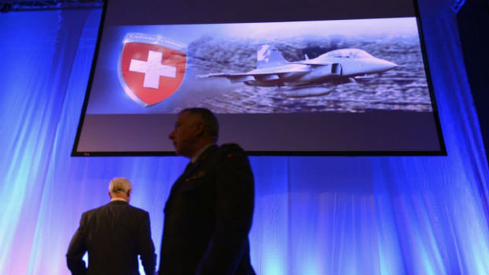Armee-Chef Blattmann (vorne rechts) an einer Gripen-Veranstaltung im Januar 2013.
