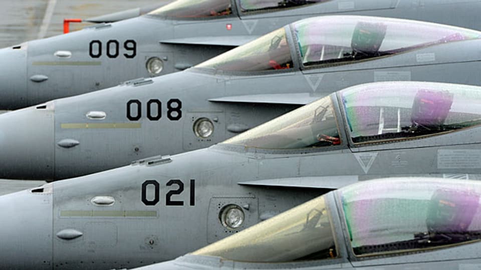 Zwischen 2025 und 2030 müssten die neuen Flugzeuge bereit sein, denn dann sind die 32 F/A-18-Kampfjets nicht mehr einsatzfähig, sagt BDP-Nationalrätin Ursula Haller.