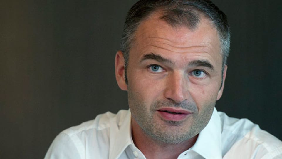 Stéphane Chapuisat spricht an einer Medienkonferenz am 14. Juli 2010 in Bern.