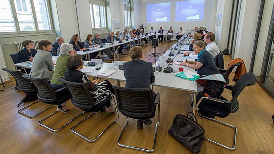 Runder Tisch der Konferenz der Kantonalen Sozialdirektorinnen und Sozialdirektoren während der Sitzung für die Opfer fürsorgerischer Zwangsmassnahmen.