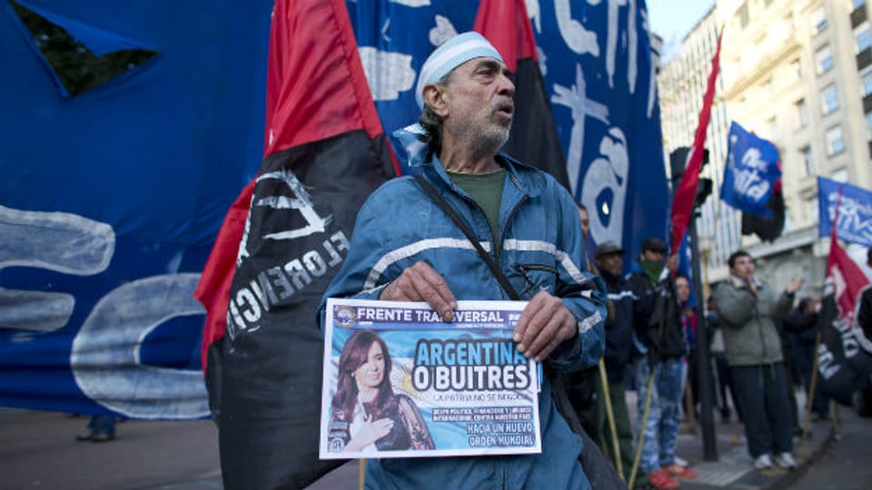 Ein Demonstrant in Buenos Aires am 30. Juli