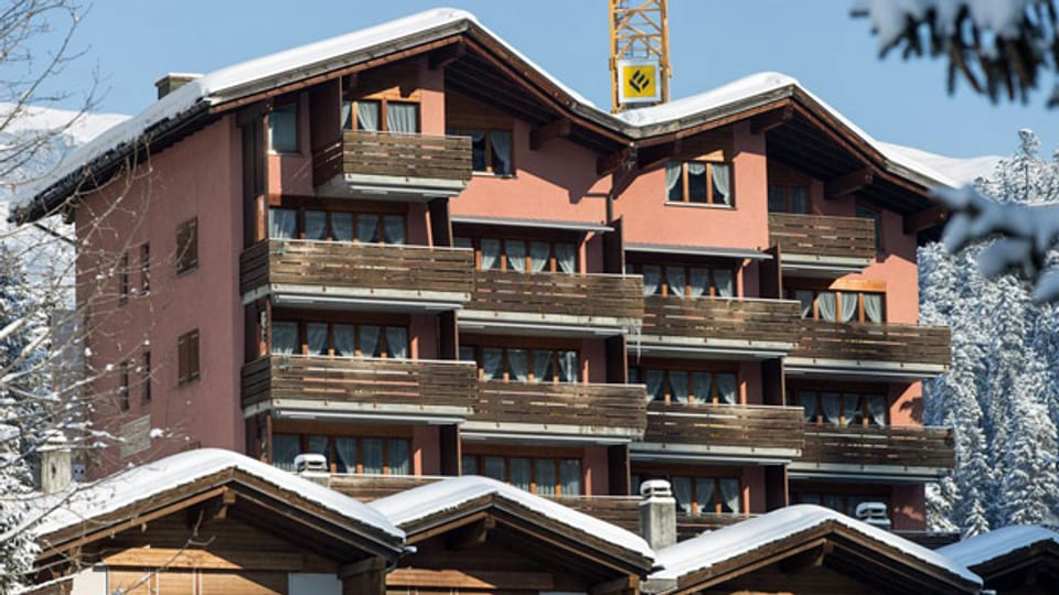 Das Hotel «Rustico» in Laax im Bündner Oberland. Hier hätten Asylsuchende einziehen sollen, doch die Gemeinde kämpfte dagegen an.