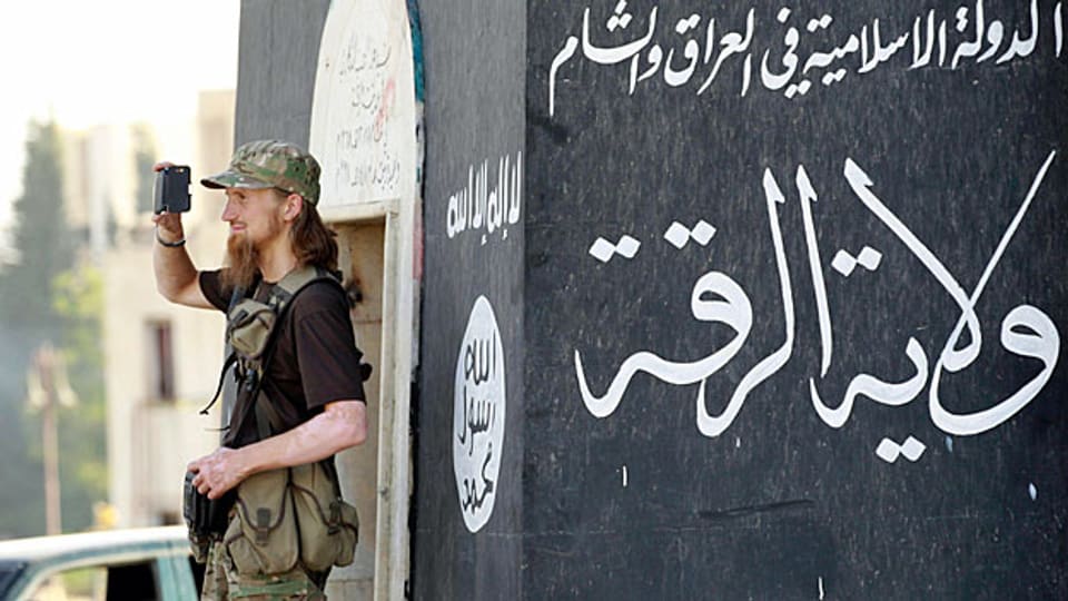 Ein islamistischer Kämpfer in einer Stadt im Norden Syriens.