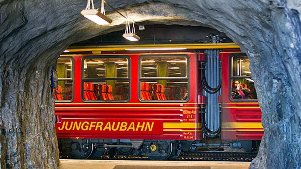 Zusätzlich zur Jungfraubahn soll eine Seilbahn mit 44 gläsernen Kabinen in der Hälfte der Zeit mehr Passagiere aufs Jungfraujoch befördern.