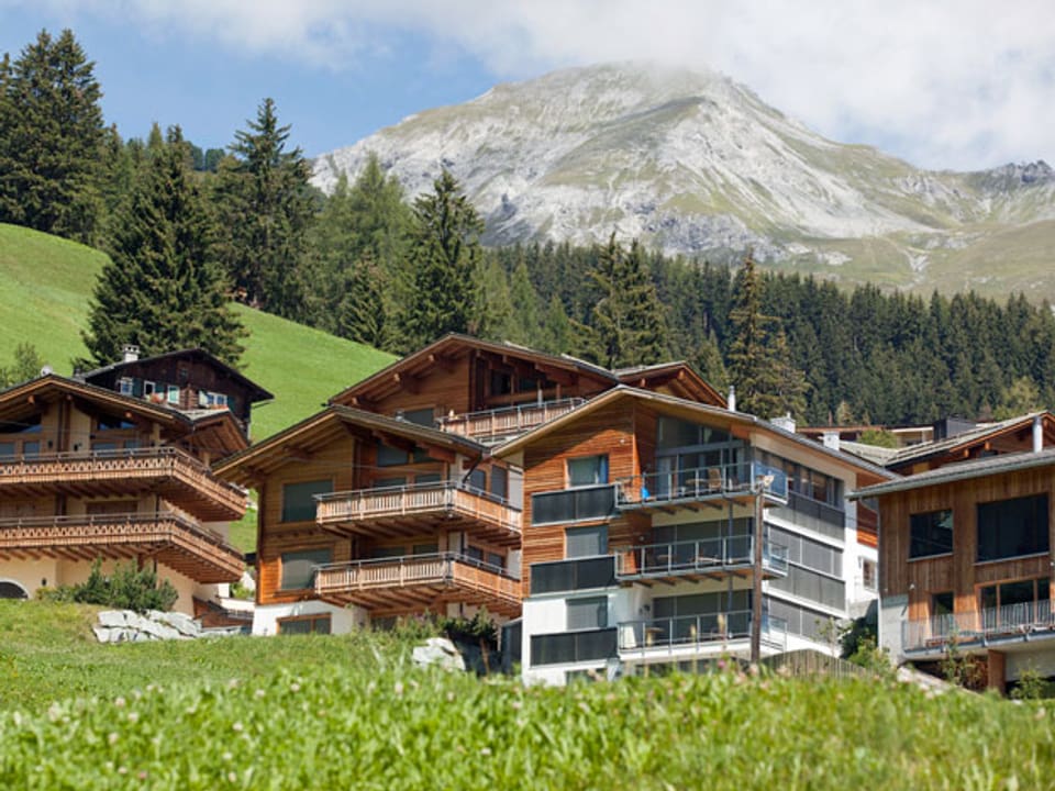 Neuere Wohnungsbauten in Davos im August 2012.