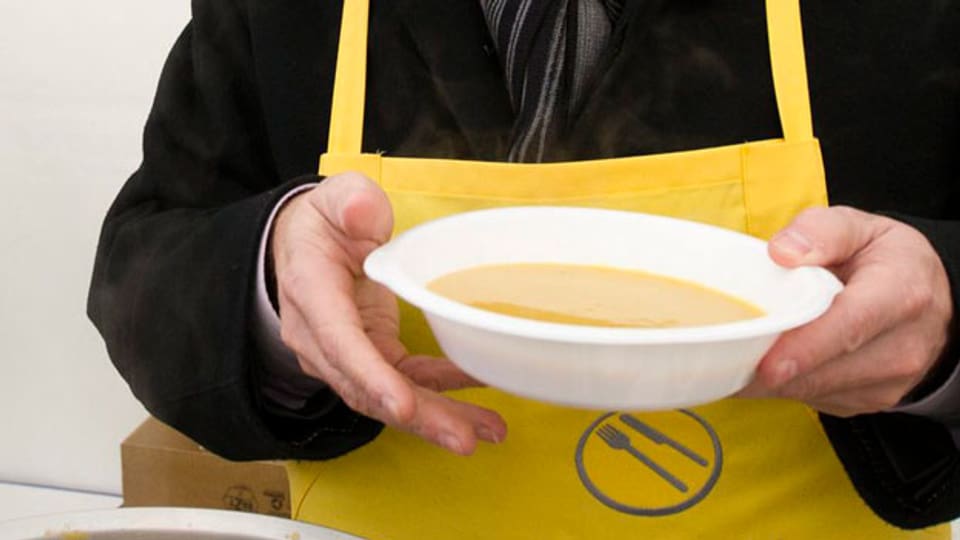 Gratis-Suppenausgabe für Bedürftige am Nationalen Suppentag der «Schweizer Tafel». Symboldbild.